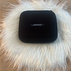 Bose Black Earphone Zippered Case.